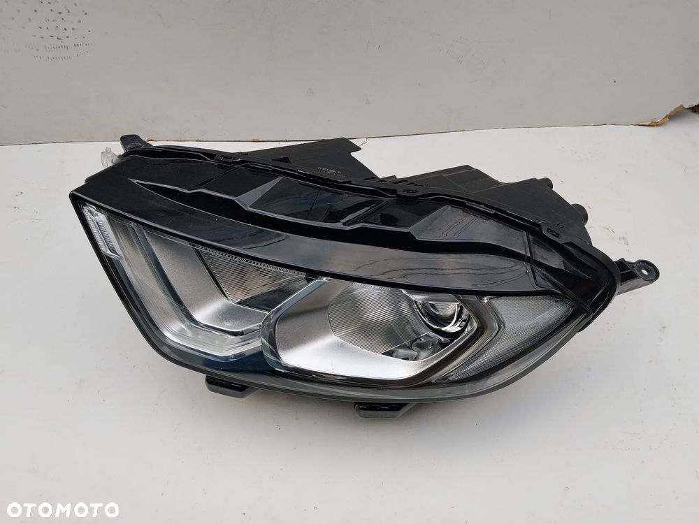 Lampa Lewa soczewka Ford Ecosport Europa bdb.stan