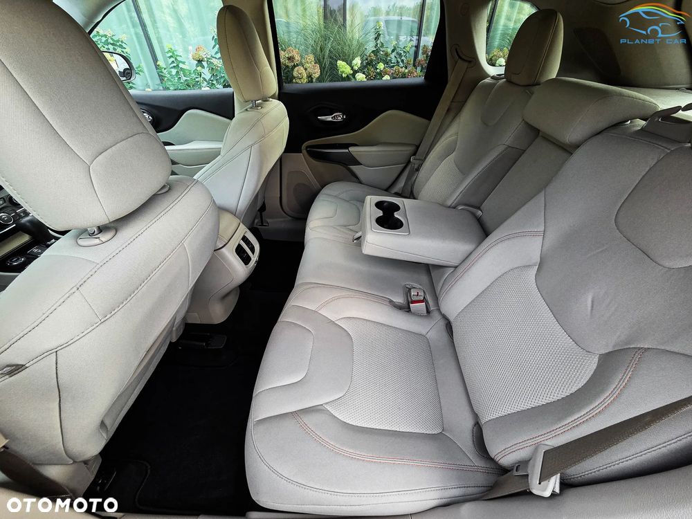 Jeep Cherokee - 17