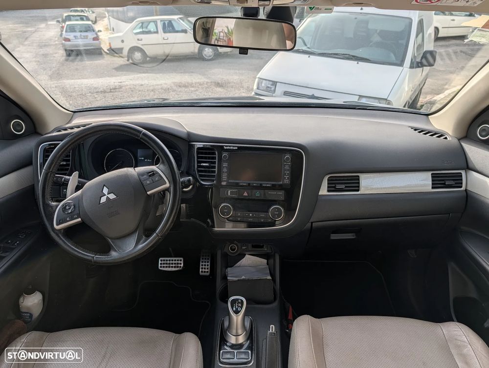 Mitsubishi Outlander - 5