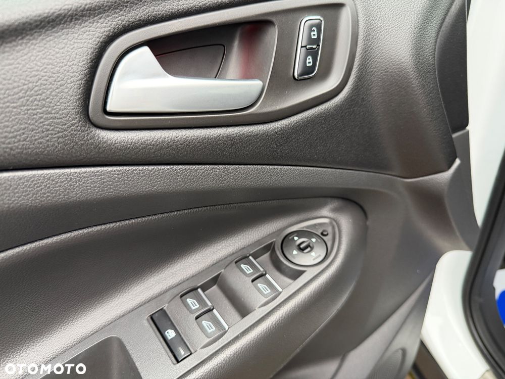 Ford Kuga 2.0 TDCi 2x4 Titanium - 19