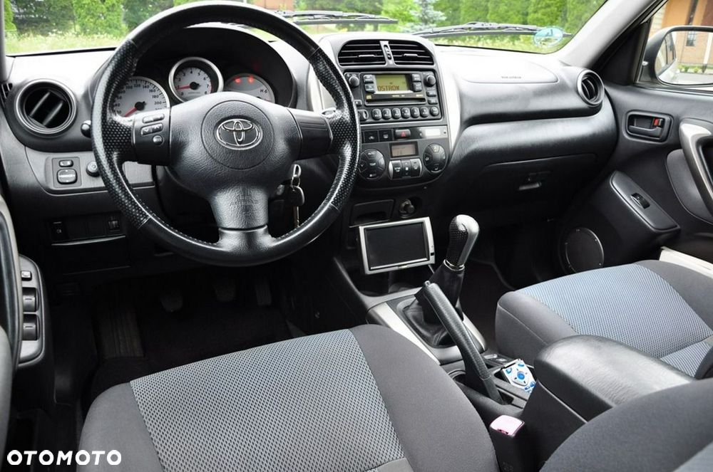 Toyota RAV4 2.0 VVT-i 4x4 - 35