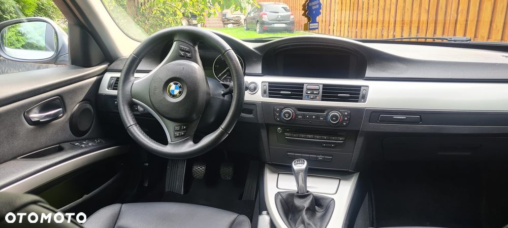 BMW Seria 3 320d DPF Efficient Dynamics Edition - 11