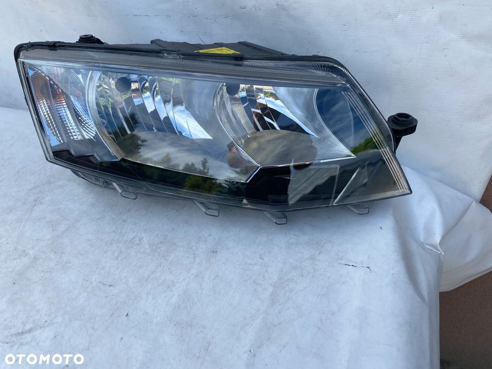 lampa octvia 3 III zwykła prawa eu cała - 1