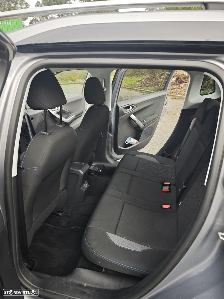 Peugeot 2008 1.2 PureTech Style - 12