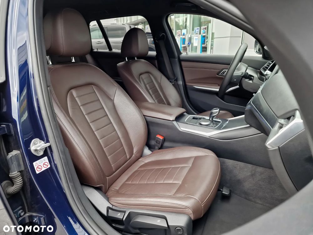 BMW Seria 3 320d xDrive mHEV - 16