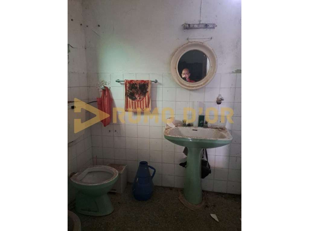 Moradia para recuperar no centro do Bairro - Grande imagem: 5/5