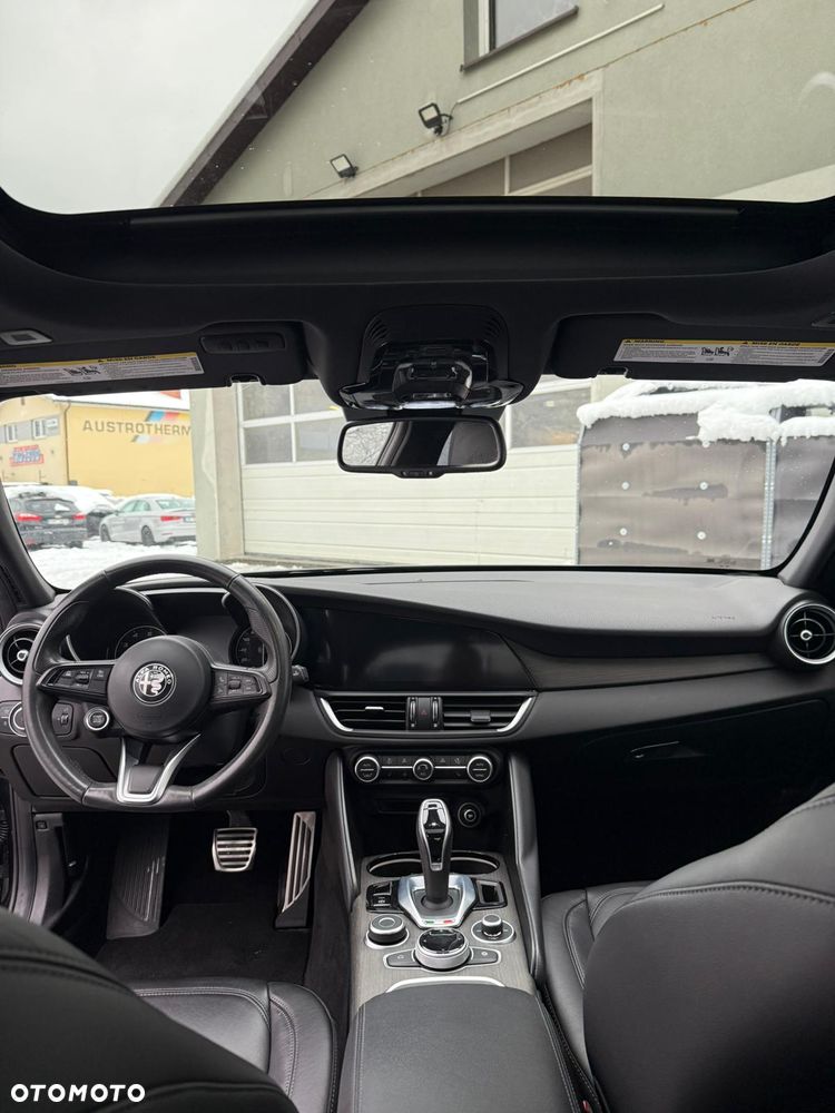 Alfa Romeo Giulia - 16