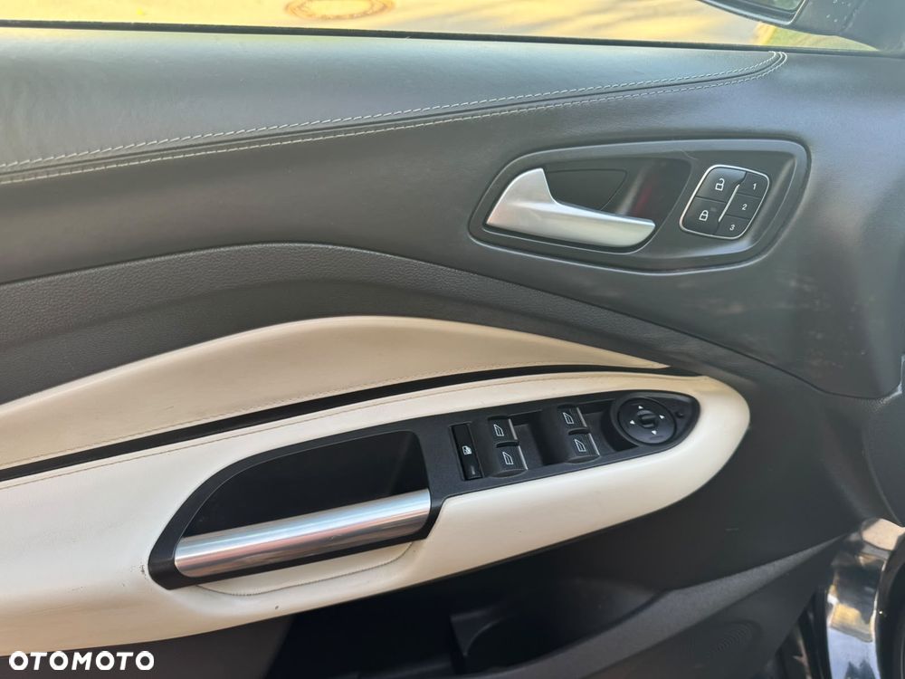 Ford Kuga 2.0 TDCi 4x4 Vignale - 25