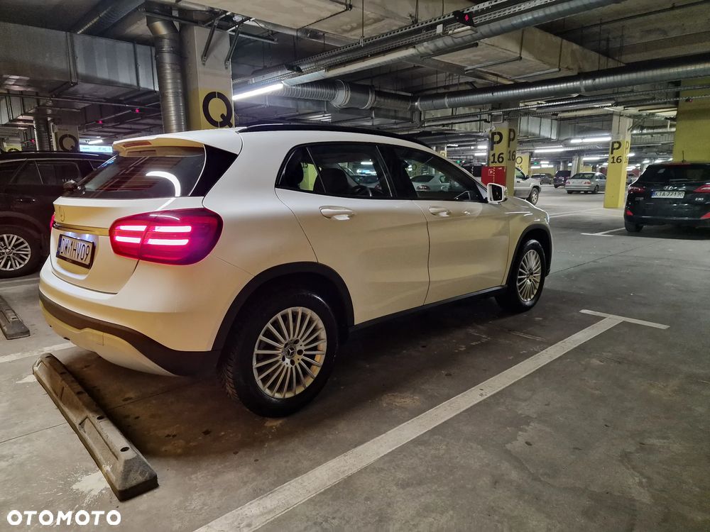 Mercedes-Benz GLA 180 7G-DCT - 8