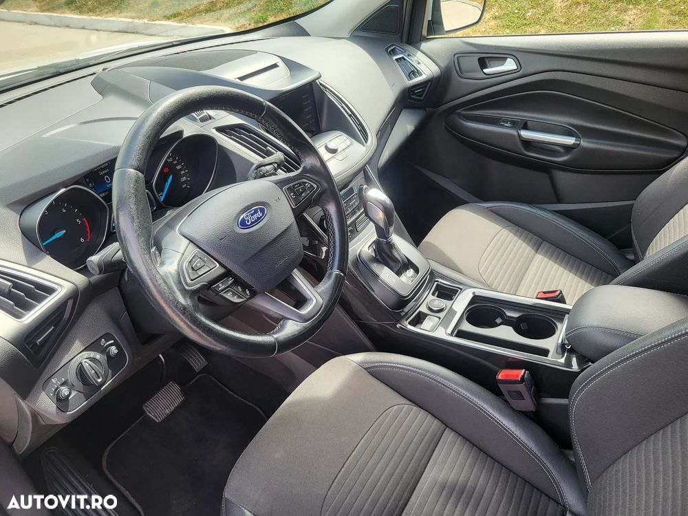 Ford Kuga 1.5 TDCi 2WD Powershift Titanium - 5