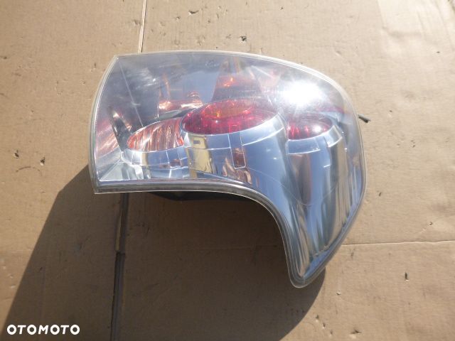 LAMPA PRAWY TYŁ PRAWA TYLNA TOYOTA COROLLA VERSO II - 6
