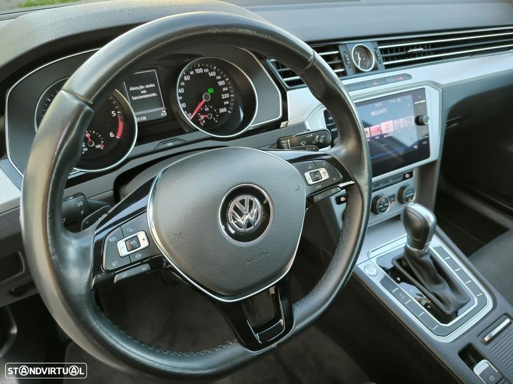 VW Passat 2.0 TDI Business P.DSG - 36
