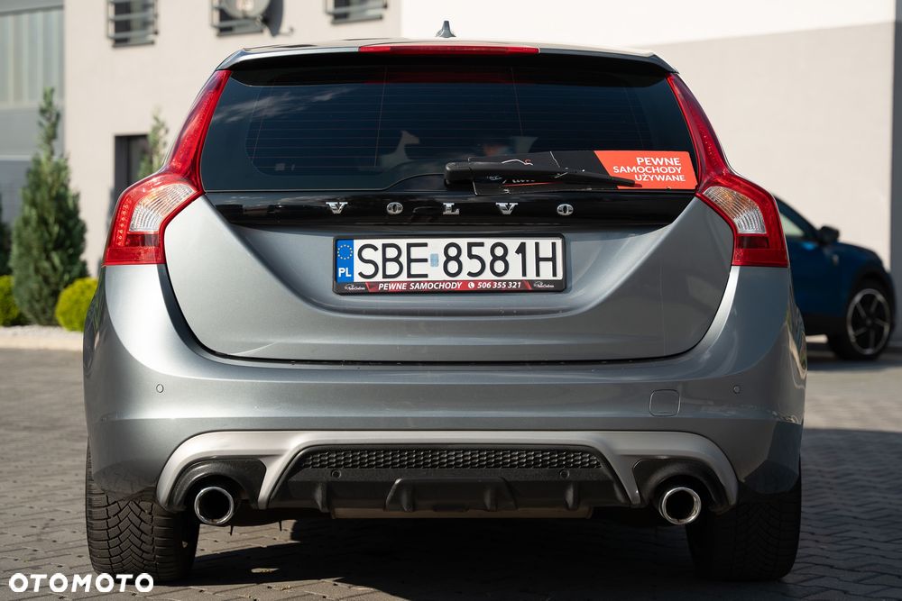 Volvo V60 D4 R-Design - 18