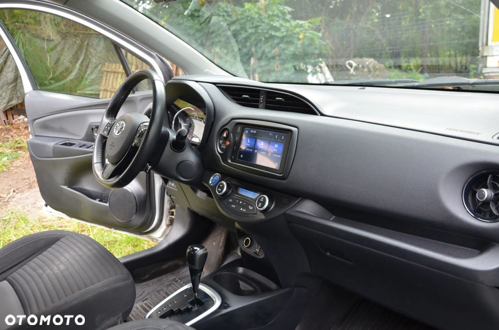 Toyota Yaris Hybrid 1.5 VVT-i Y20 Team Deutschland - 14
