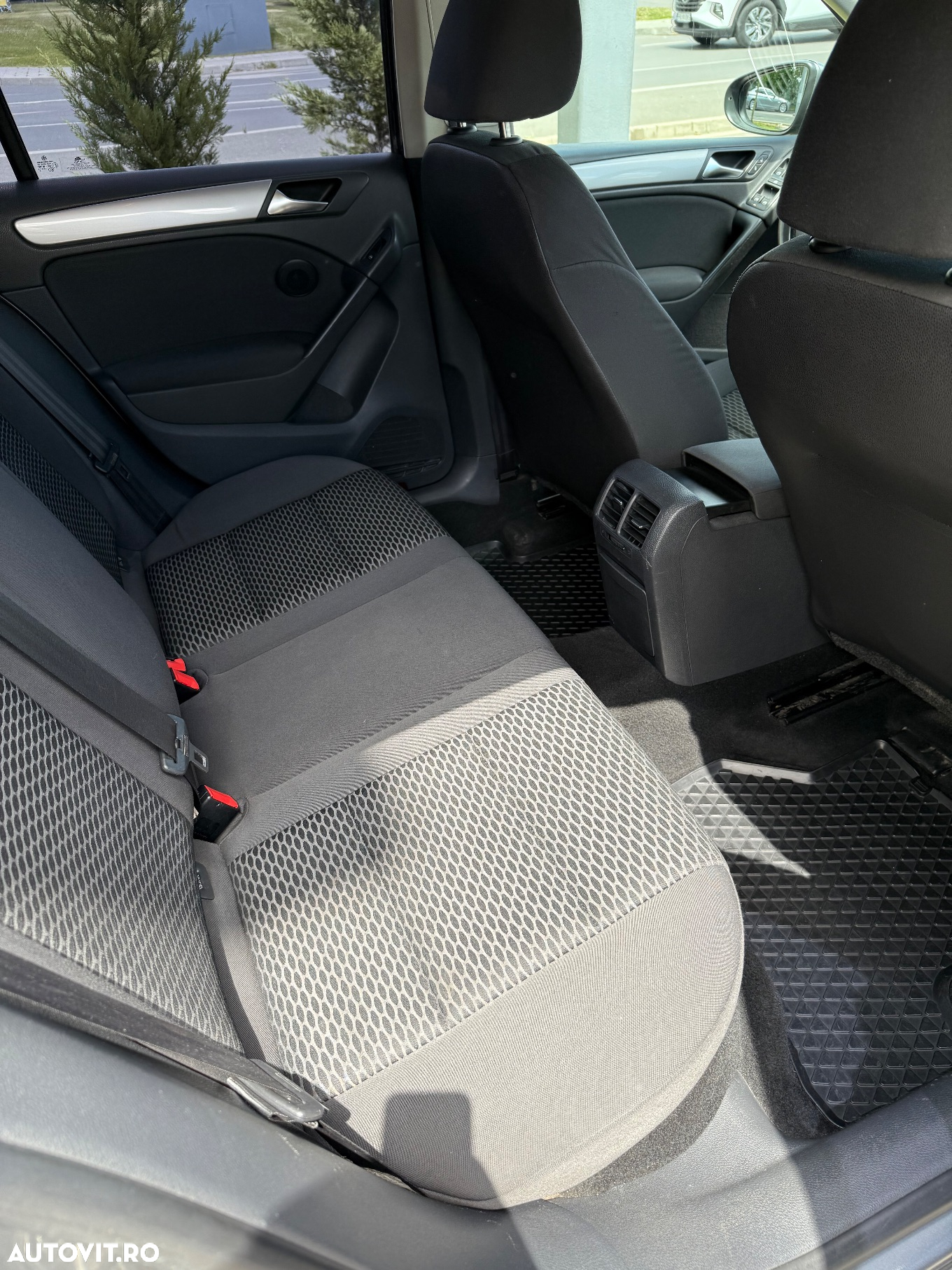 Volkswagen Golf - 6