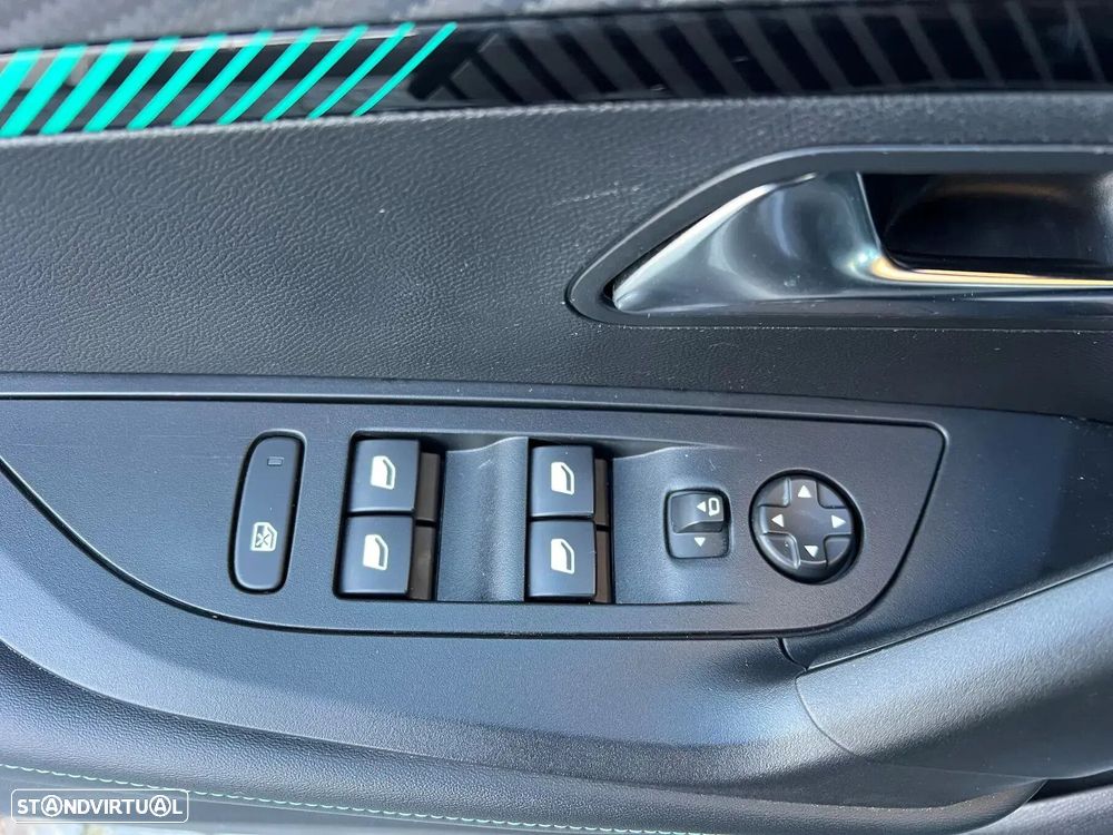 Peugeot 2008 PureTech 130 EAT8 Allure - 19