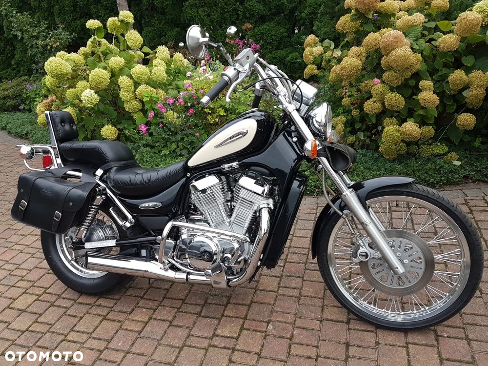 Suzuki Intruder - 1
