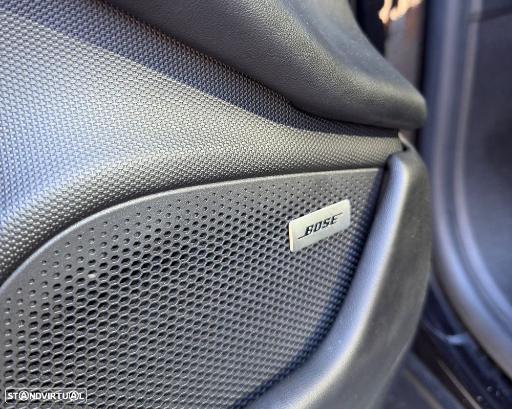 Porsche Taycan Cross Turismo 4 - 12