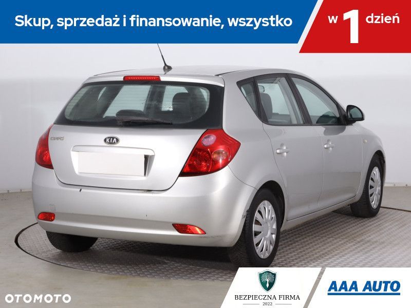 Kia Ceed - 7