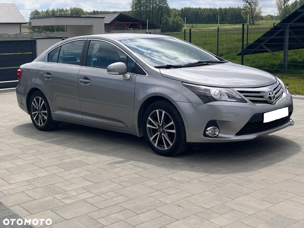 Toyota Avensis 1.6 Premium - 4