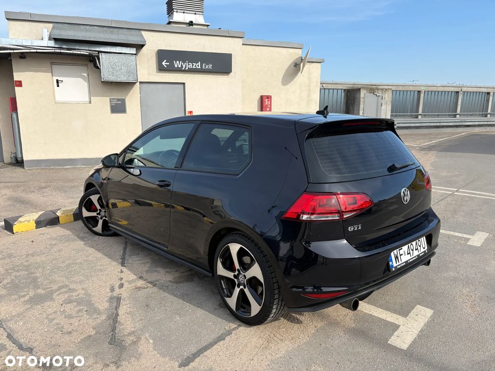 Volkswagen Golf - 2