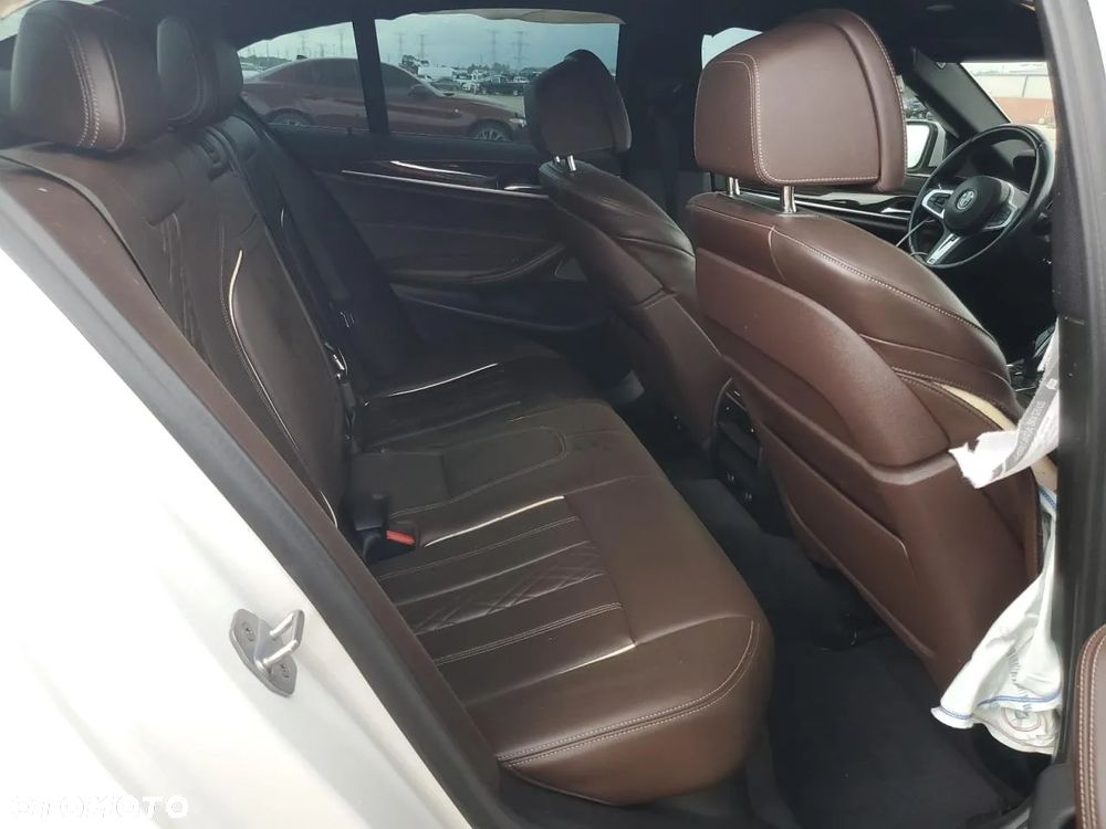 BMW Seria 5 540i xDrive Sport Line sport - 10