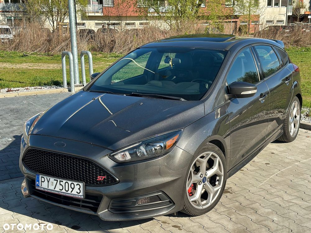 Ford Focus 2.0 EcoBoost ST mit Leder-Sport-Paket - 2