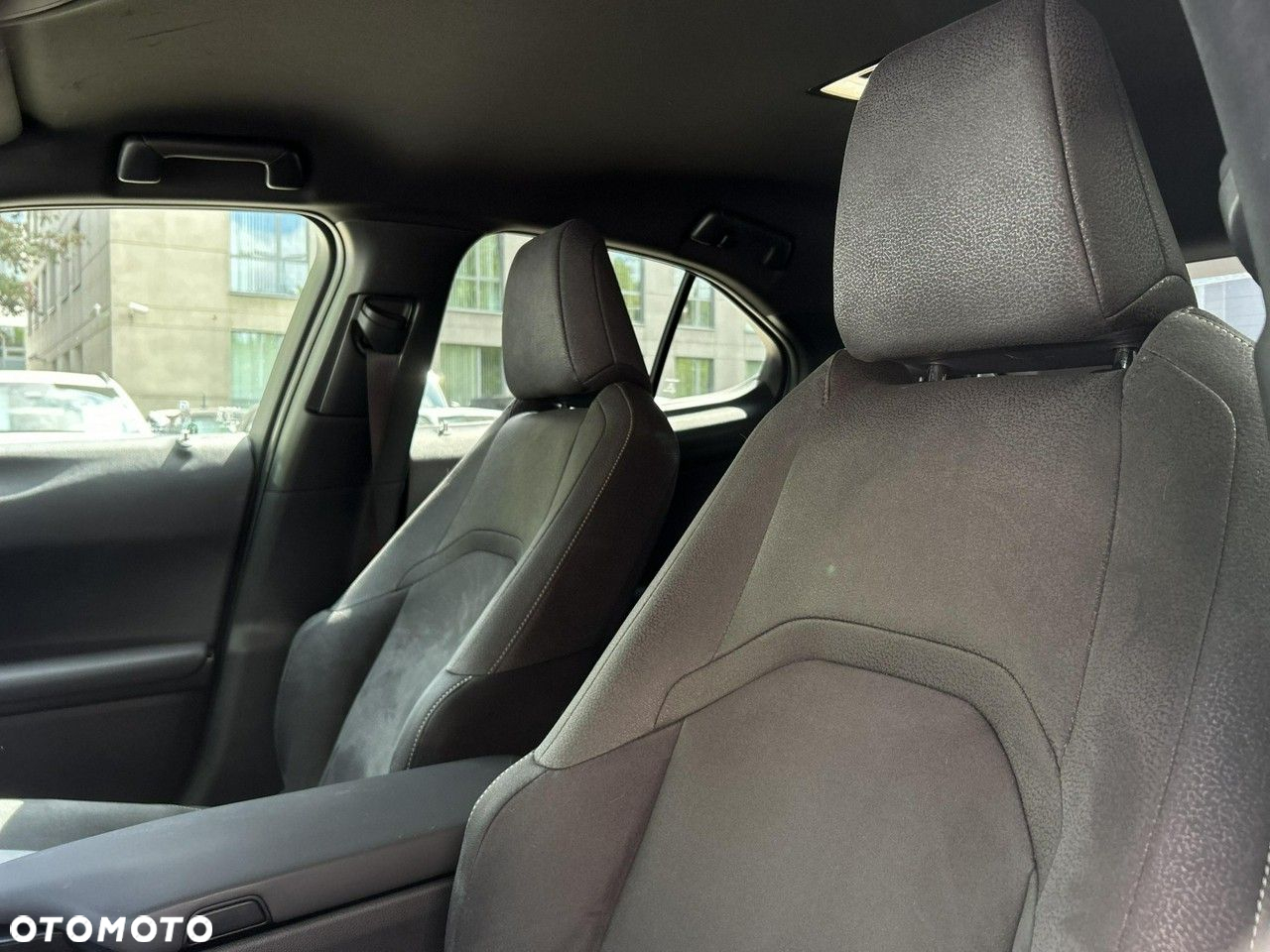 Lexus UX - 25