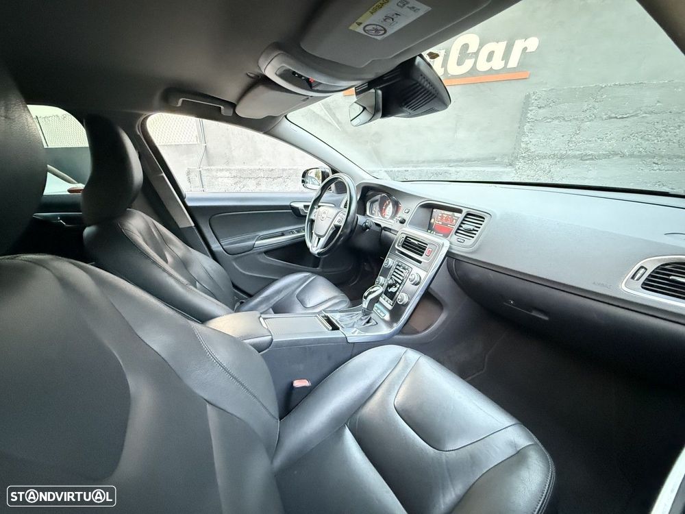 Volvo V60 D6 Plug-In-Hybrid AWD Geartronic Momentum - 7