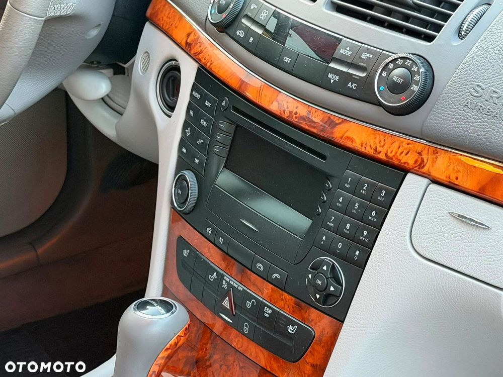 Mercedes-Benz Klasa E 200 Kompressor Automatik Elegance - 22