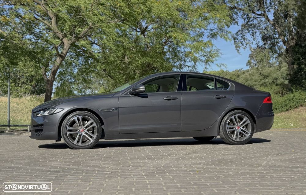 Jaguar XE 2.0 D Prestige Aut. - 2