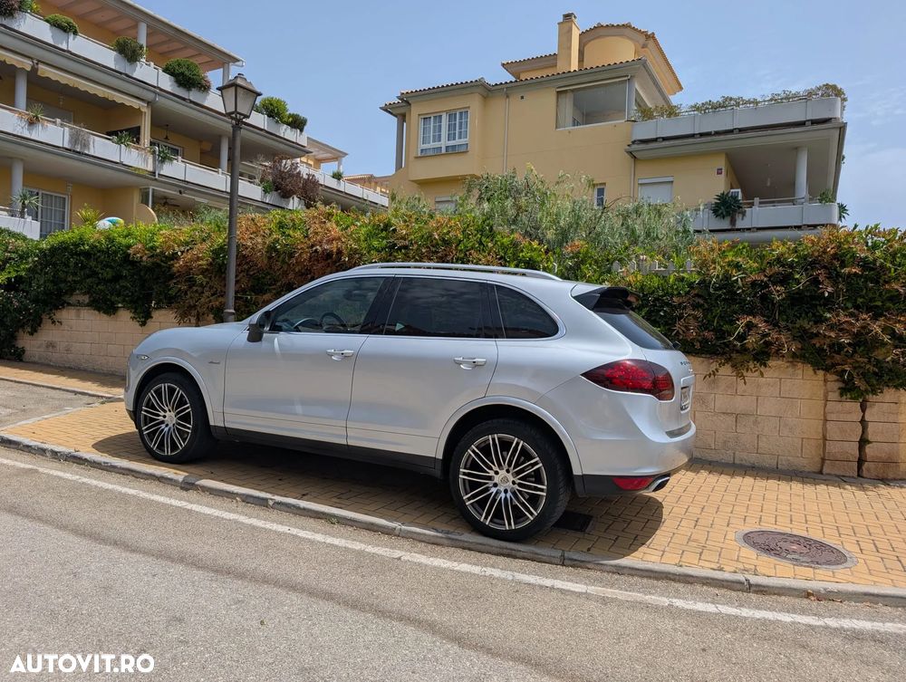 Porsche Cayenne Platinum Edition - 12