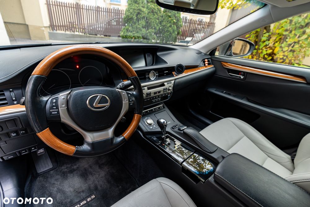 Lexus ES - 15