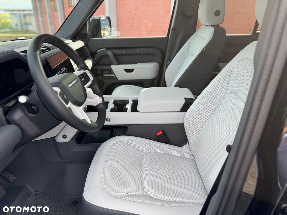 Land Rover Defender - 8