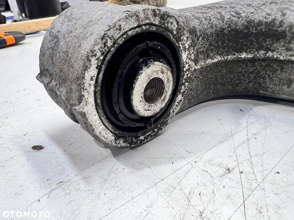 WAHACZ LEWY TYŁ AUDI A6 C7 A7 Q5 8R0505311B - 2