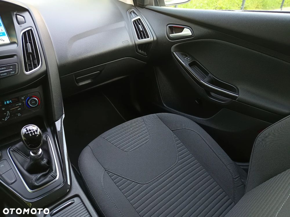 Ford Focus 1.0 EcoBoost STart-Stopp-System TITANIUM - 25