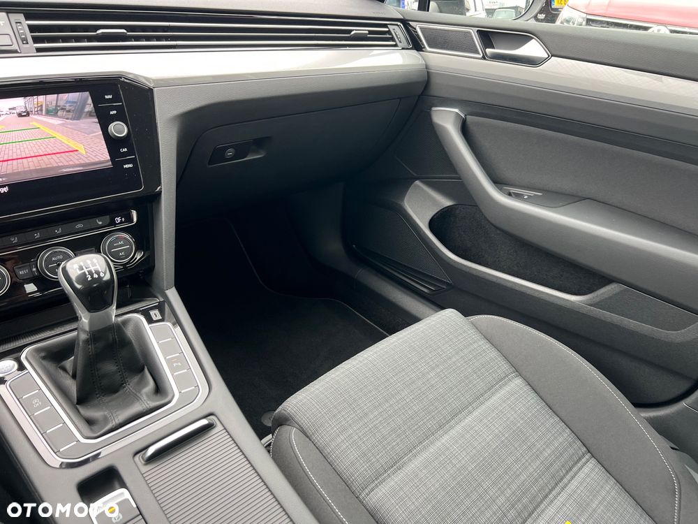 Volkswagen Passat 2.0 TDI BMT Comfortline - 17