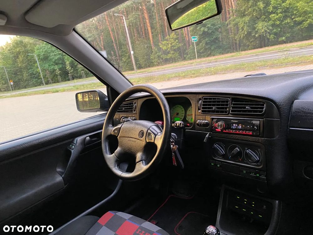 Volkswagen Golf 2.0 16V GTI - 11