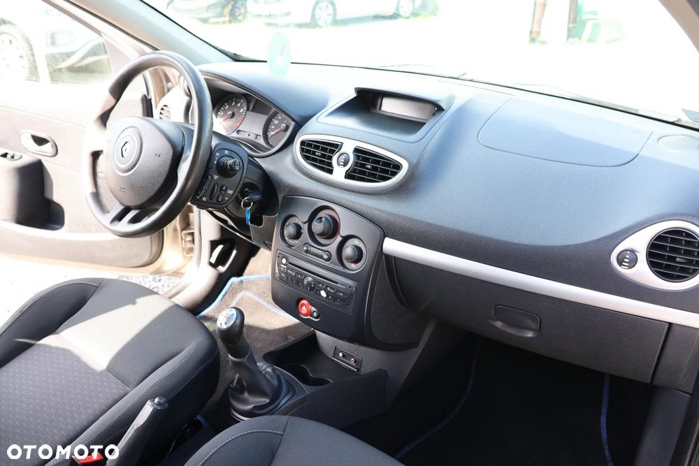 Renault Clio 1.2 16V Dwudziestka - 11
