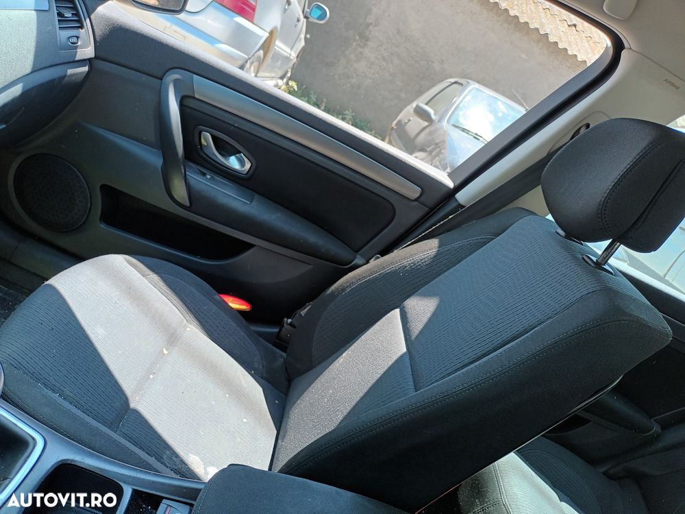 Dezmembrari  Renault LAGUNA 3  2007  > 0000 2.0 dCi (BT08, BT0K, BT0J - 19