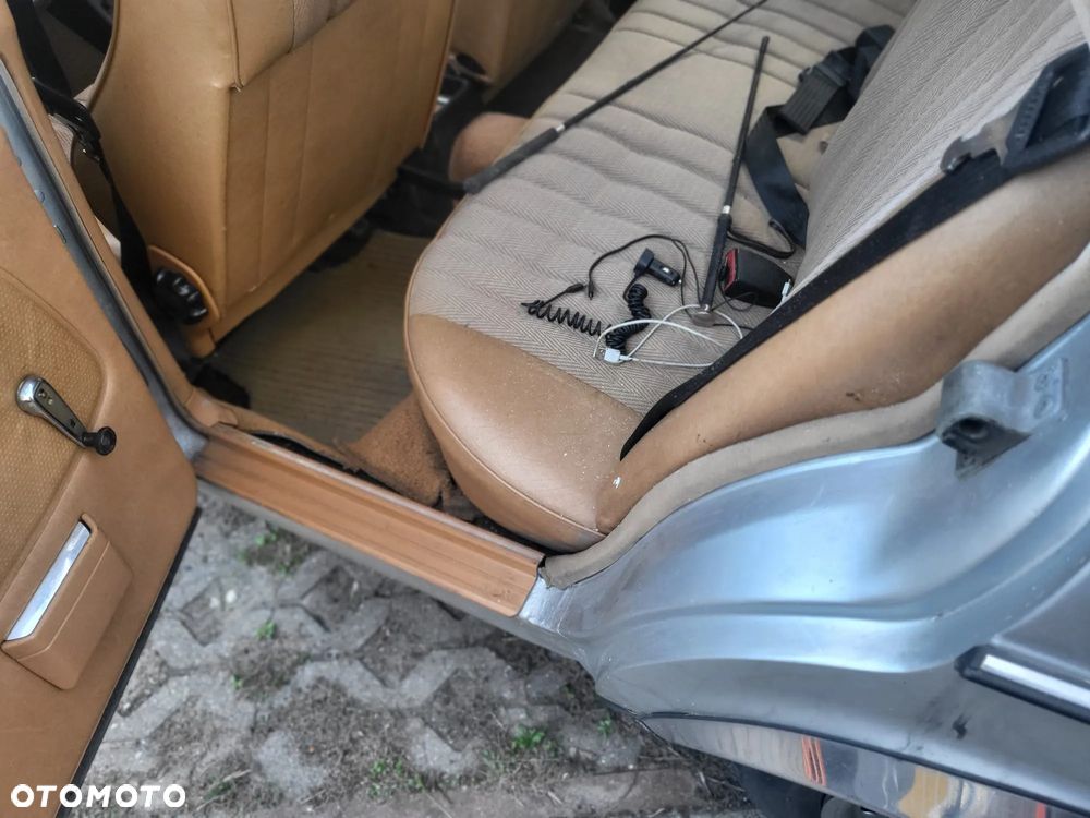 Mercedes-Benz W123 - 22