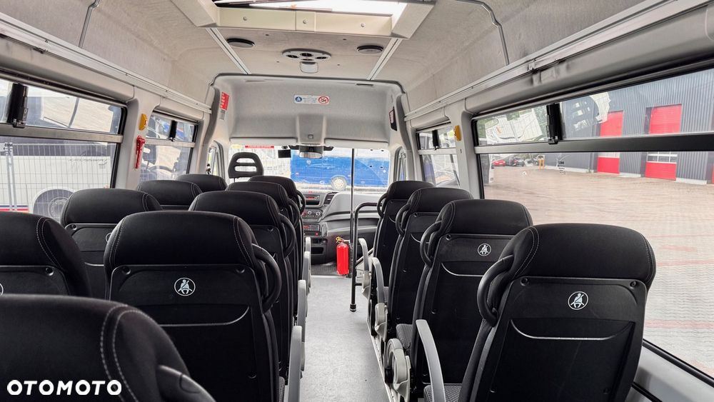 Iveco Daily /23miejsca /mały przebieg /klimatyzacja/ euro6 / Cena:148000 zł netto - 10