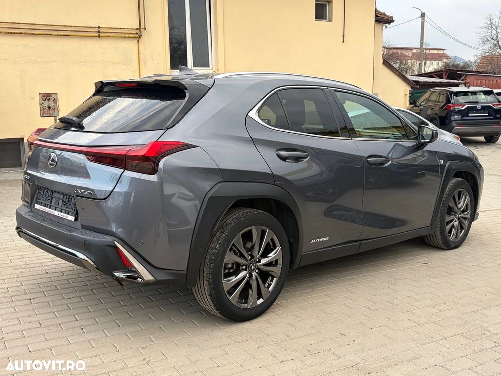 Lexus UX 250h (E-FOUR) F SPORT - 11