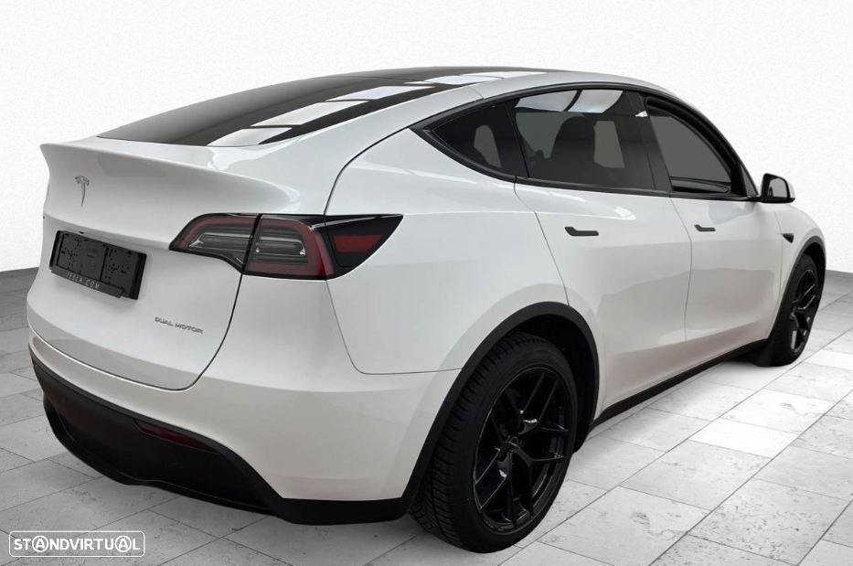 Tesla Model Y - 9