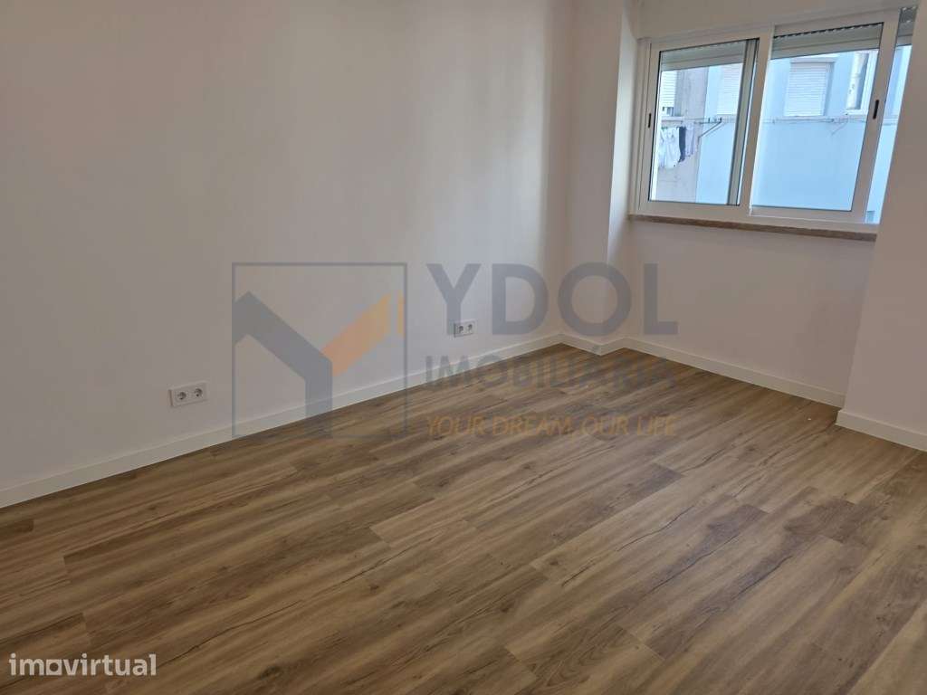 T2 Queluz - Totalmente Remodelado - Grande imagem: 2/8