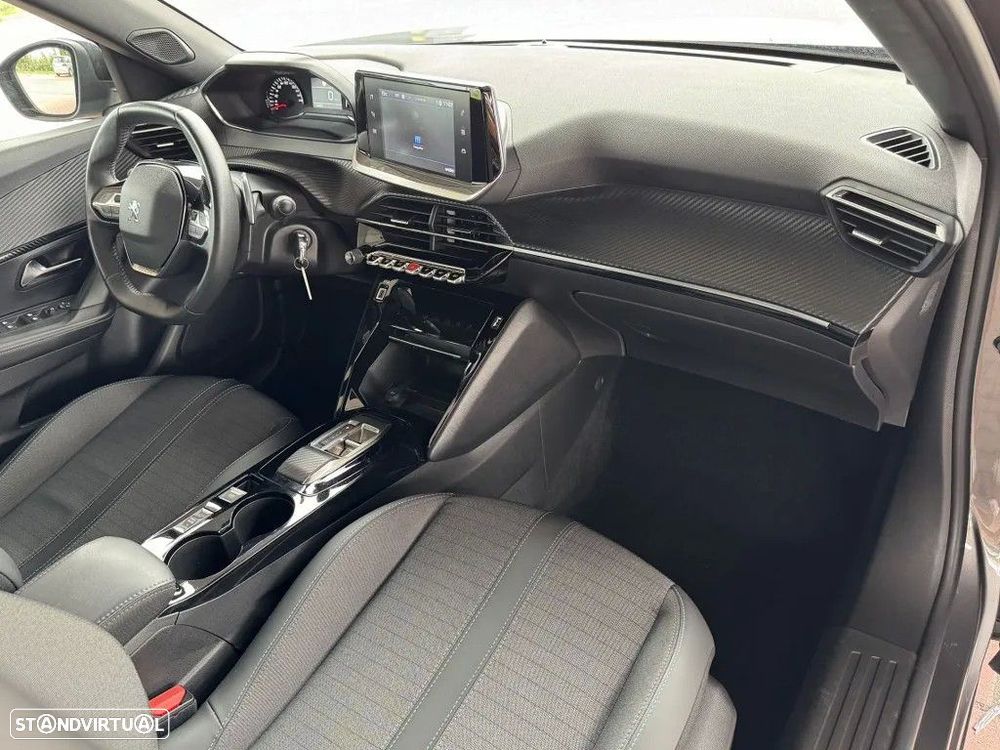 Peugeot 2008 1.5 BlueHDi Allure EAT8 - 25