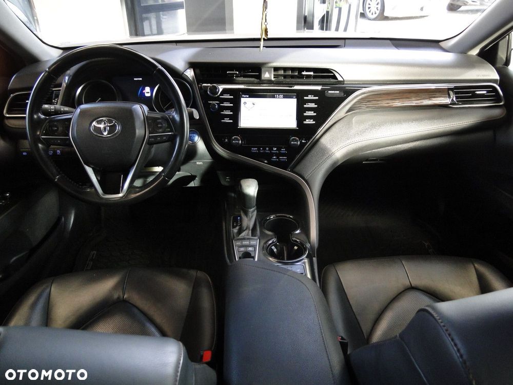 Toyota Camry - 18