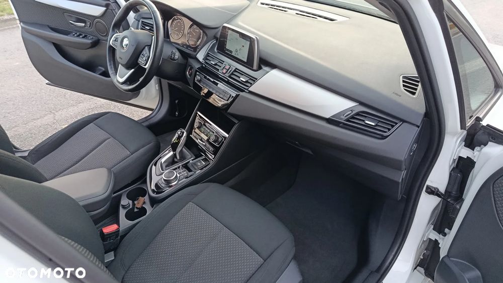 BMW Seria 2 220d xDrive Sport-Aut - 9