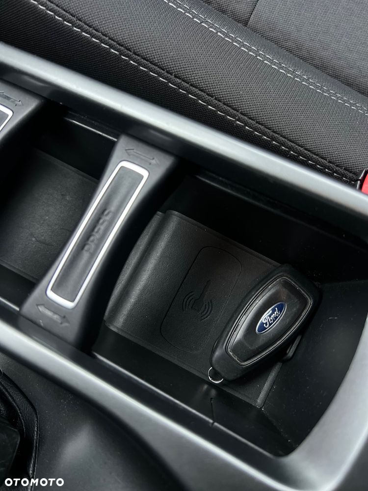 Ford Kuga 2.0 TDCi 4x4 Vignale - 33