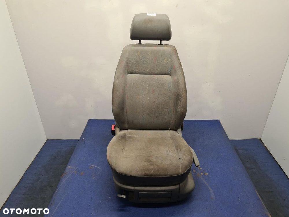 VOLKSWAGEN CADDY III FOTEL KIEROWCY. - 1